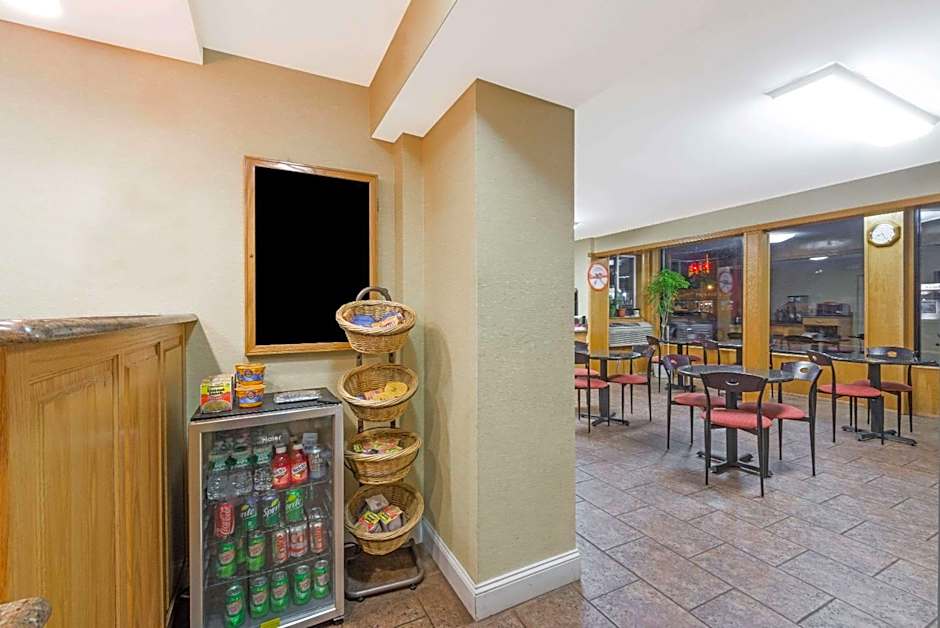Howard Johnson by Wyndham Hartford South - Rocky Hill