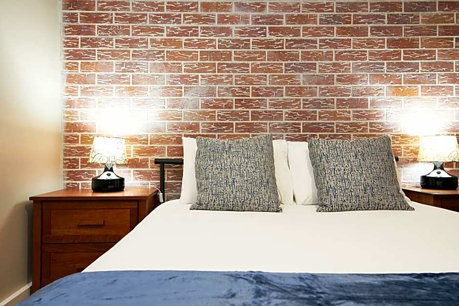 Ruthven Street Motor Inn