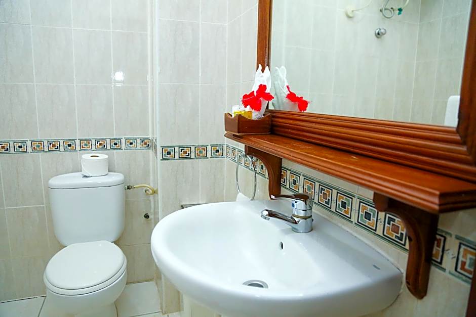 Coconut Grove Regency Hotel
