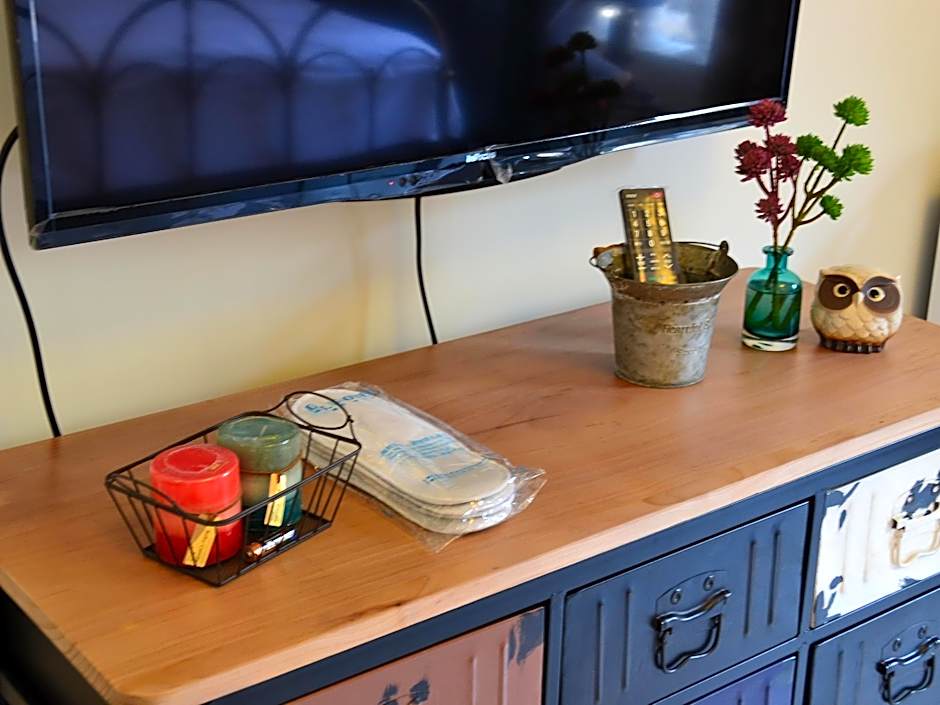 43&13 Room Store B&B