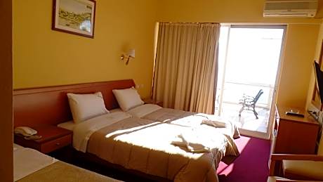 Double Room with Sea View and Extra Bed
