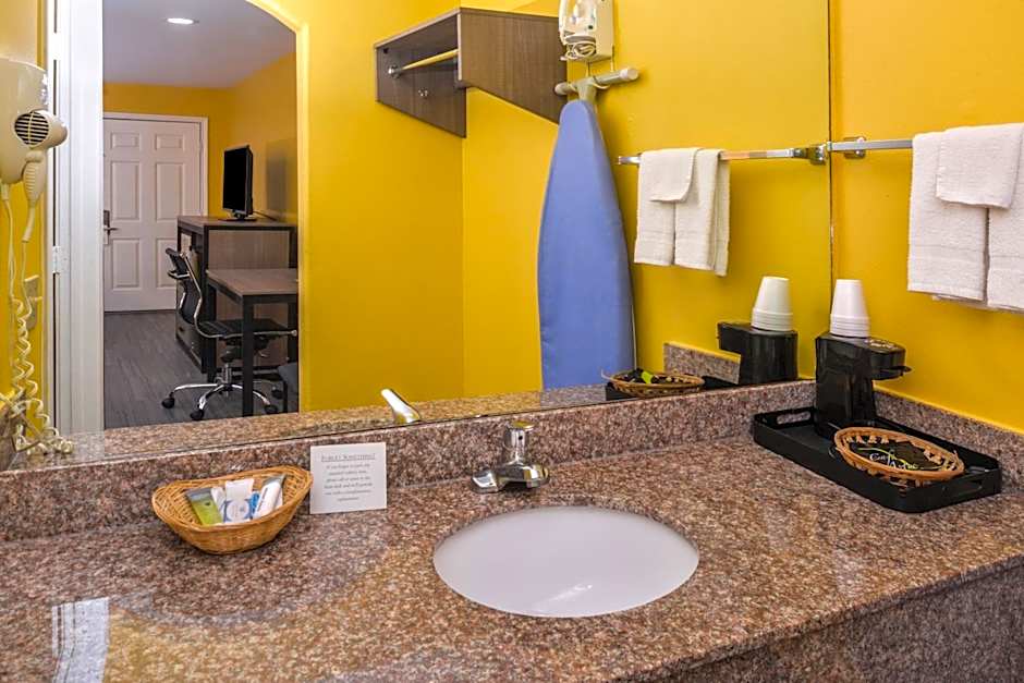 Americas Best Value Inn West Columbia