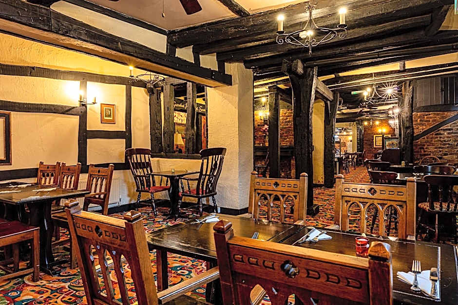 The New Inn by Roomsbooked