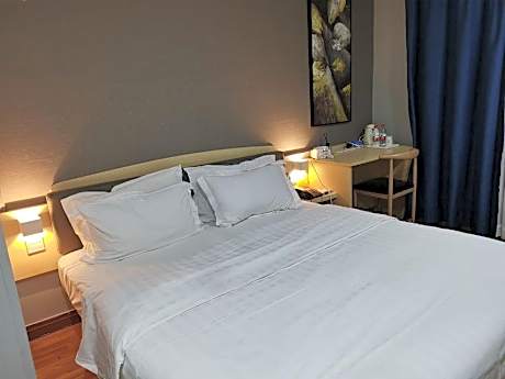 Business Queen Room