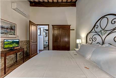 Royal Suite with Jacuzzi