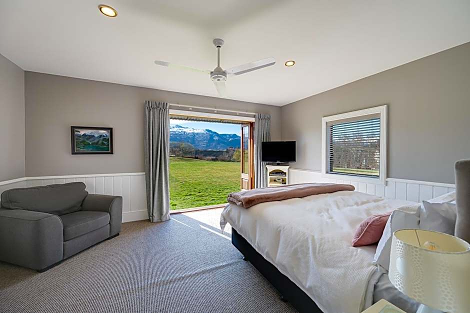 Manata Homestead & Lodge