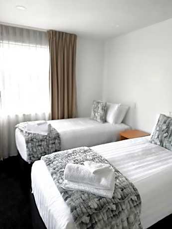 Three-Bedroom Deluxe Apartment