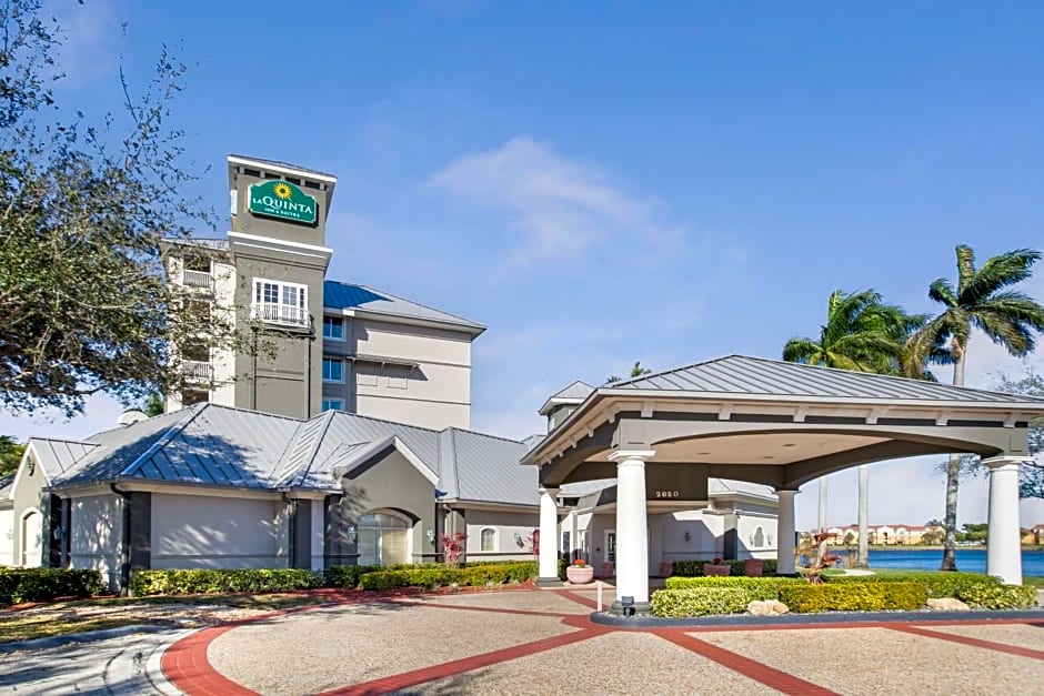 La Quinta Inn & Suites by Wyndham Fort Lauderdale Airport