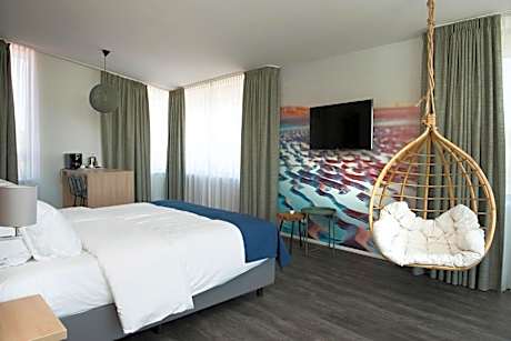 Suite (No pets allowed)