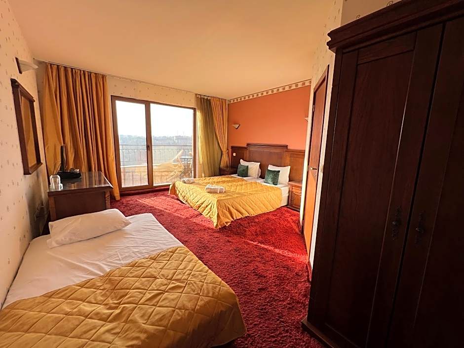HOTEL BOLYARI
