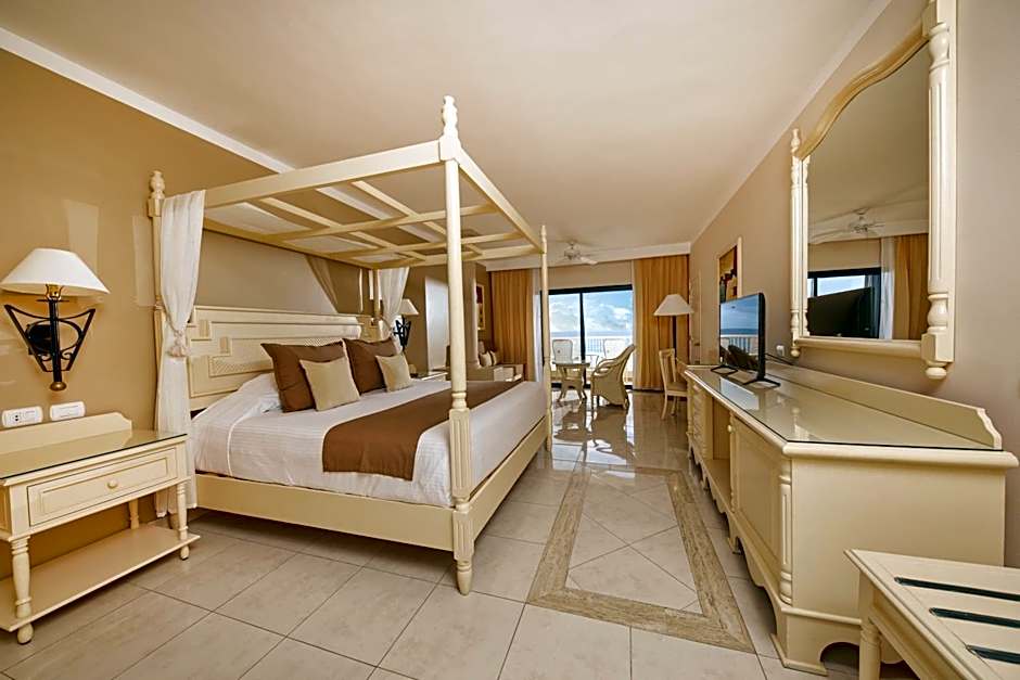 Photo 1 of 6 of 1 King Bed Deluxe Junior Suite DBL