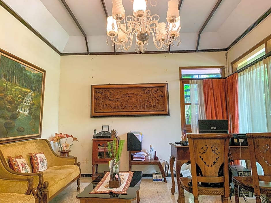 Urbanview Sasono Putro Condongcatur by RedDoorz