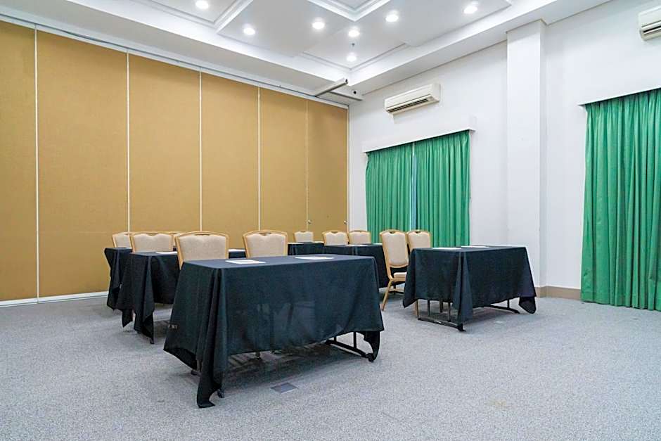 Microtel by Wyndham South Forbes near Nuvali