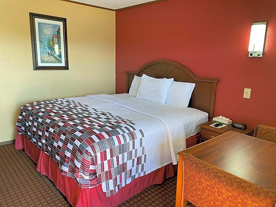 DeQueen Courtyard Inn