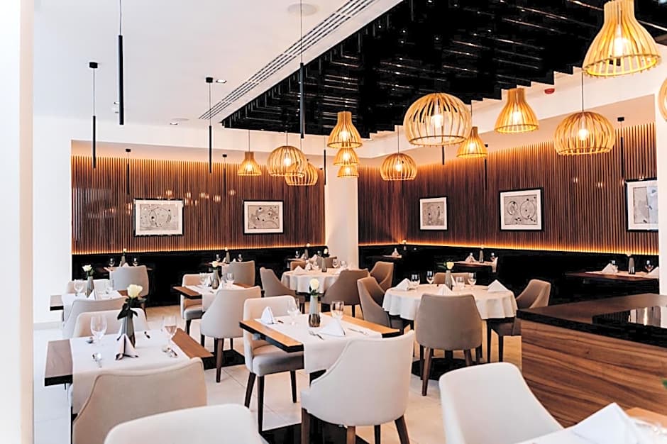 Grand Ascot Hotel
