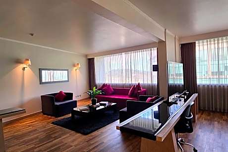 Presidencial Suite 1 King Bed, Non-Smoking