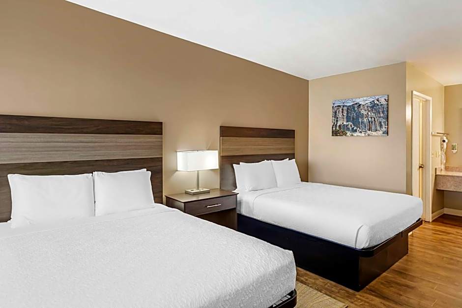 Best Western China Lake Inn
