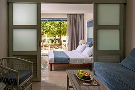 Family Room with Garden View