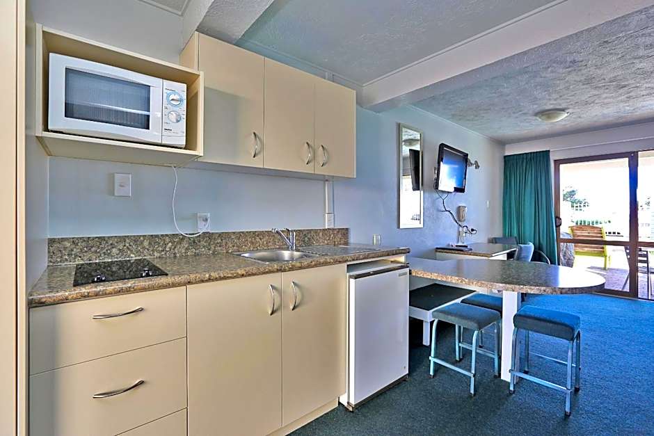 Edgewater Motor Lodge