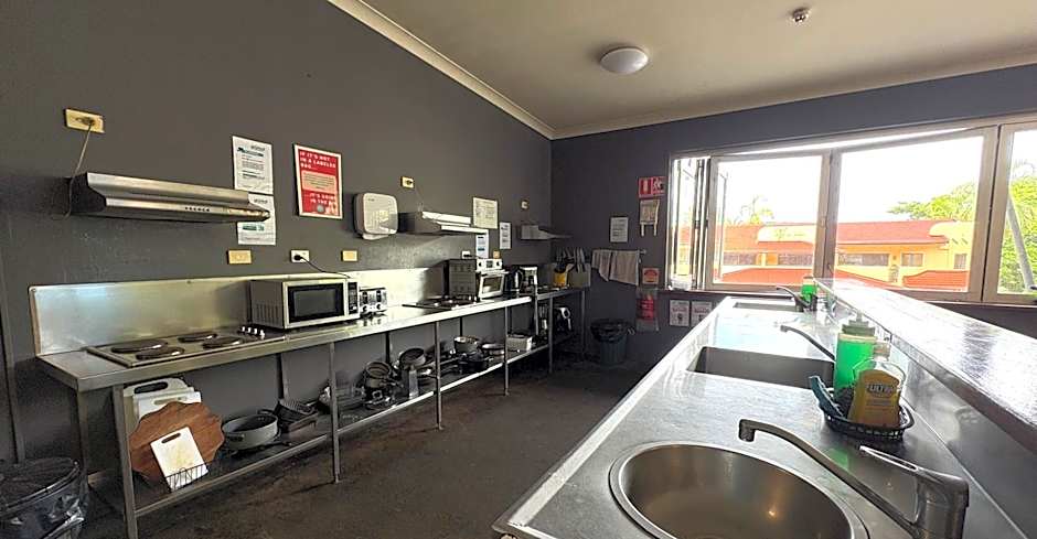 Global Backpackers Youth Hostel