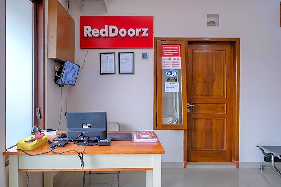 RedDoorz @ Syariah House Purwokerto