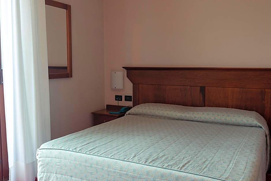 Photo 1 of 8 of 1 Double Bed or 2 Beds