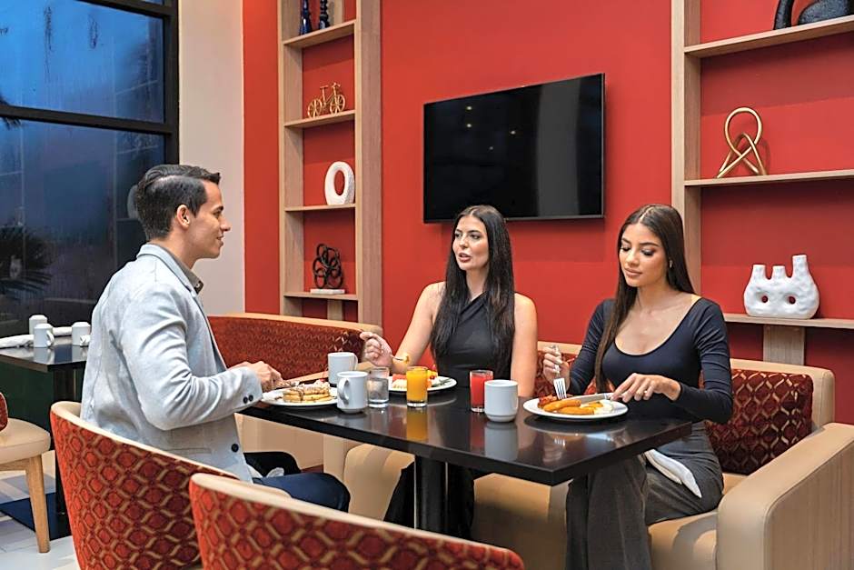 Courtyard by Marriott Panama Metromall