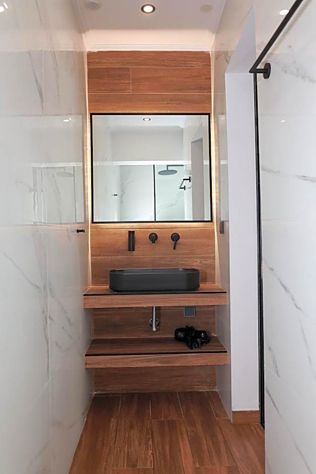 Paris-Irini Studios And Apartments