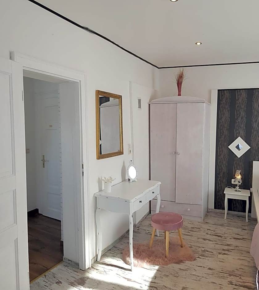 LA Boutique House