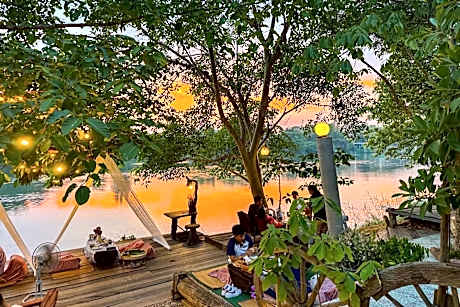 The Antique Riverside Resort