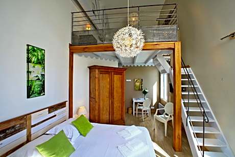 Comfort Family Room with Terrace