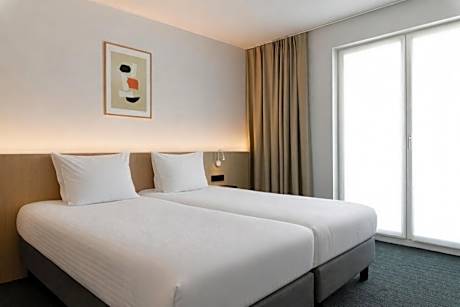Superior Twin Room with City View