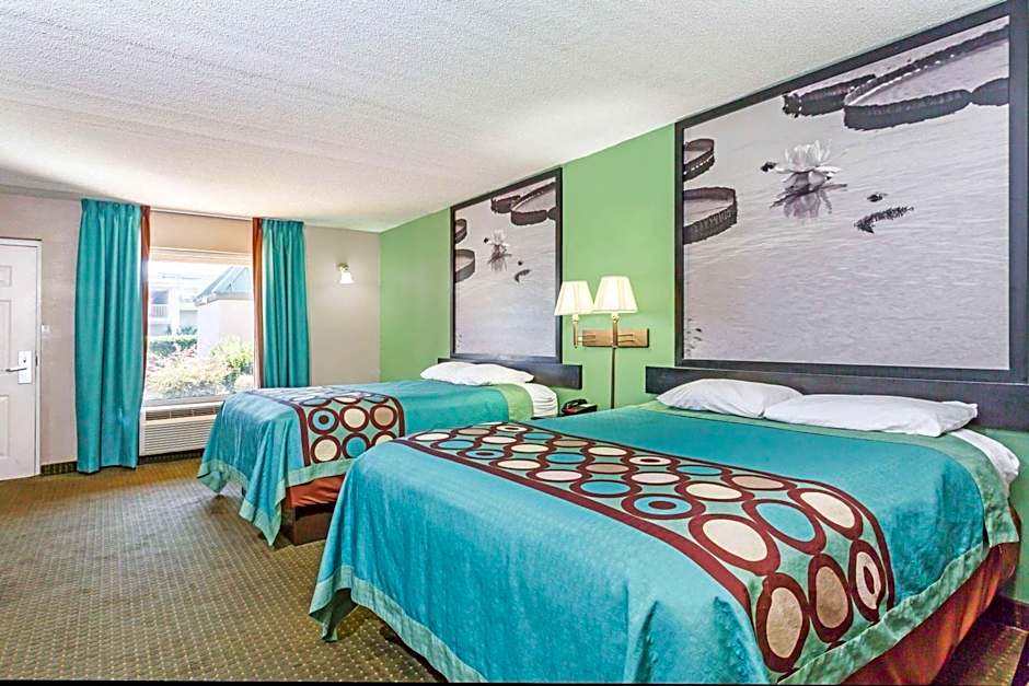 Super 8 by Wyndham Marianna I-10