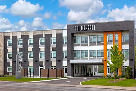 Hotel Railwayparc Montreal, Tapestry Collection by Hilton