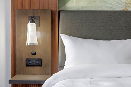 M Club lounge access, Guest room, 2 Queen, High floor