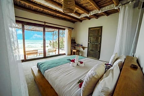 Front Sea View Suite with Private Pool