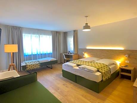 Deluxe Family Room with Spa Access