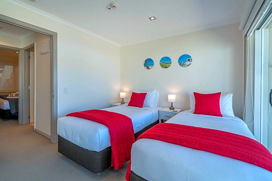 Crow's Nest Apartments