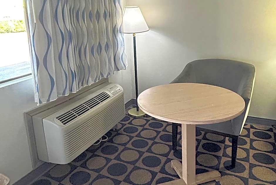 Days Inn by Wyndham Byron