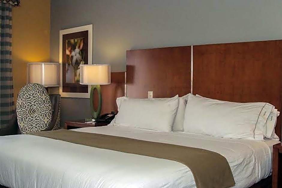 Holiday Inn Express & Suites Perry-National Fairground Area by IHG