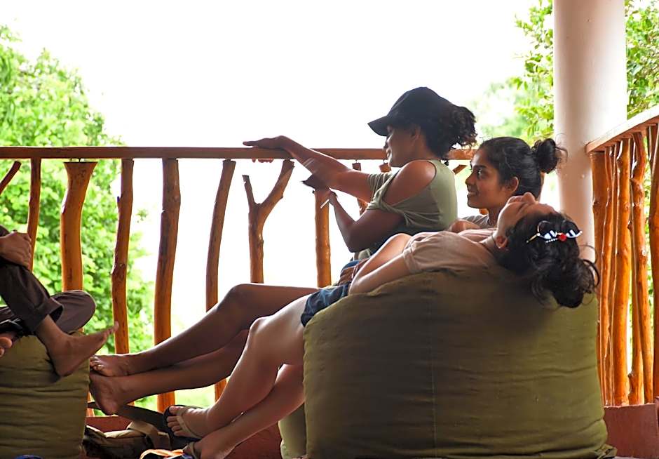 Funky Leopard Safari Lodge Bordering Yala National Park