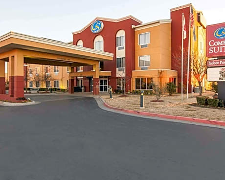 Comfort Suites Tulsa Central 