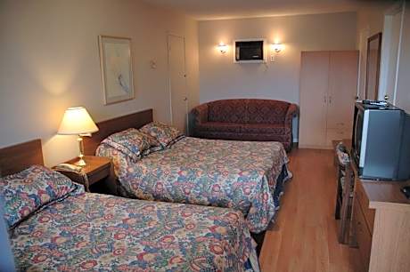 Queen Room with Two Queen Beds with Kitchen