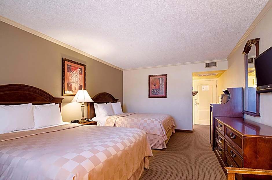 Clarion Inn Garden City