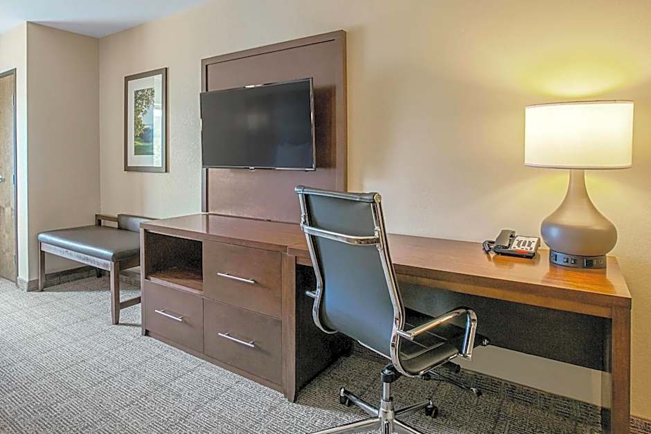 Comfort Suites Fishkill near Interstate 84
