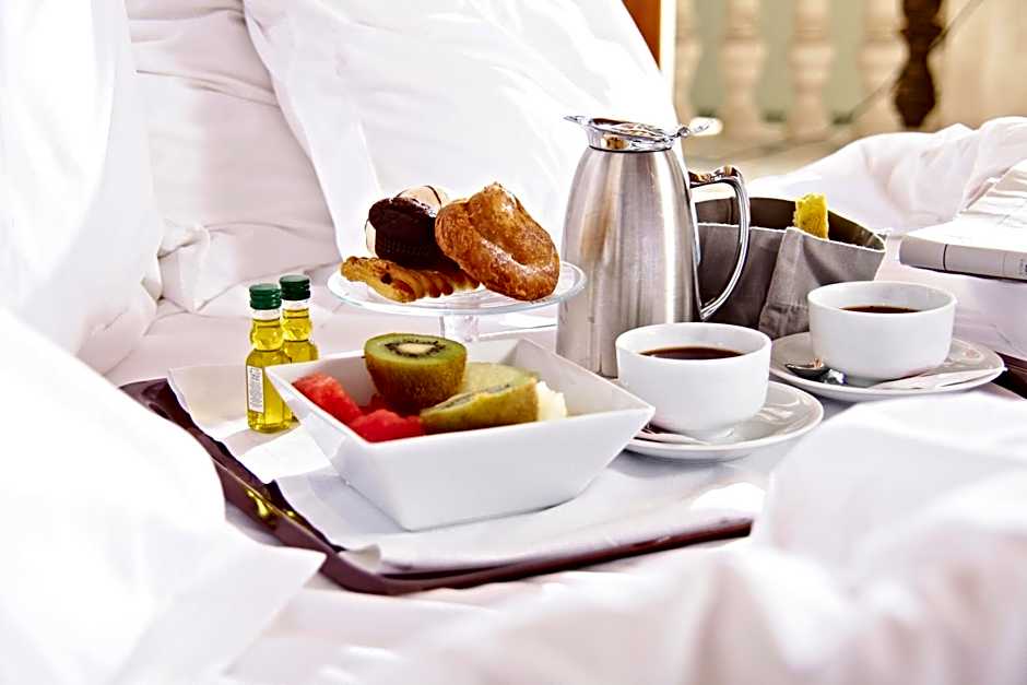 Petit Palace Hotel Tres