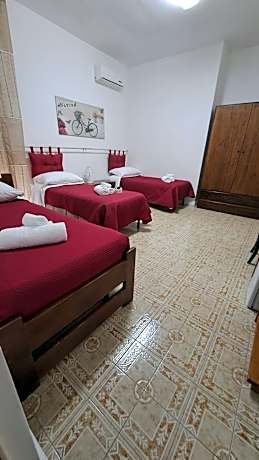 Deluxe Room (2 Adults + 1 Child)