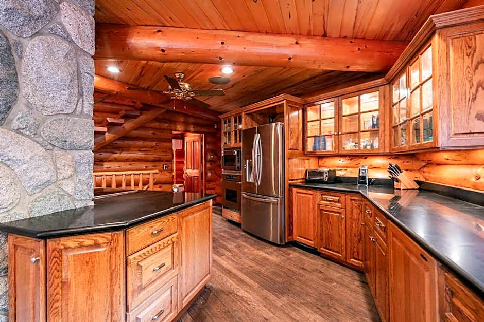 Snowridge Chalet by Outpost Whistler