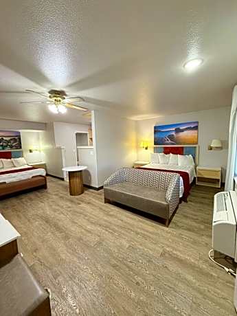 Superior Queen Room with 2 Queen Beds - Non-Smoking