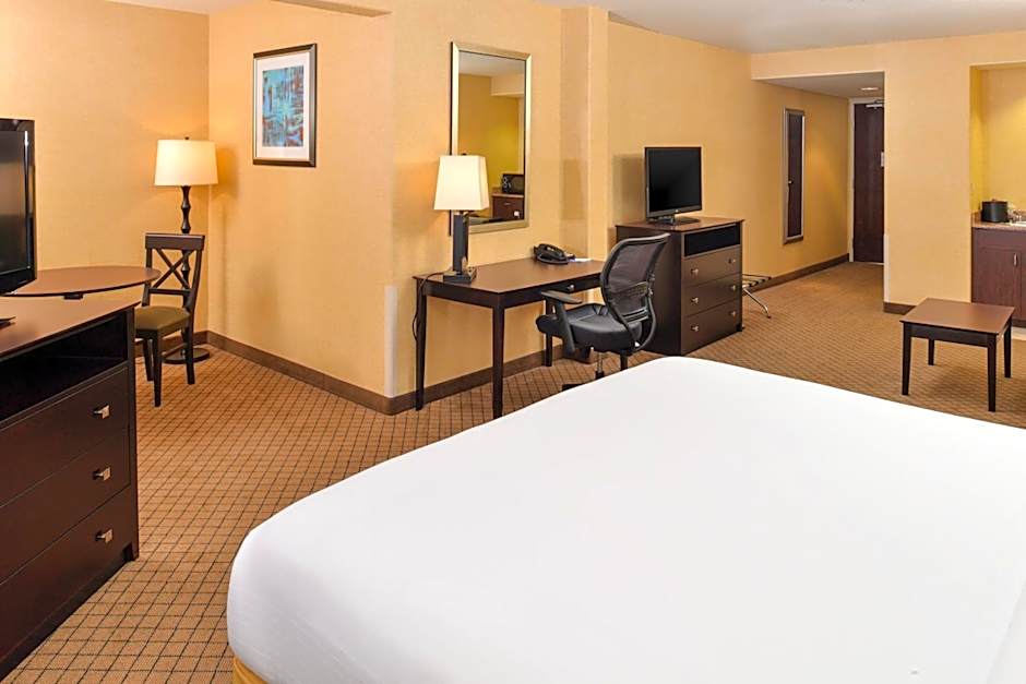 Holiday Inn Express Woodland By IHG